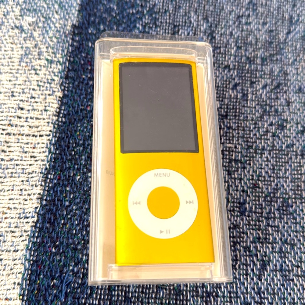 RARE Apple iPod Nano Gold 8GB 4th Gen A1285 - price is negotiable